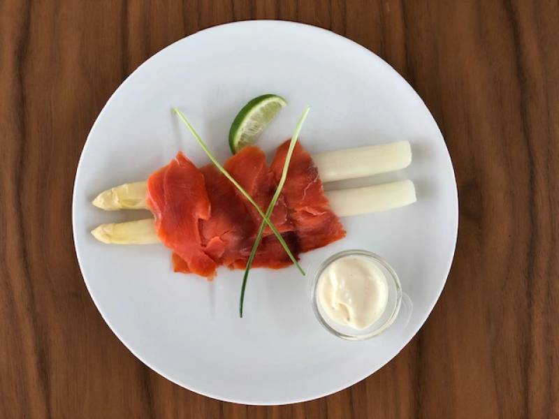 Asperges in gerookte zalm