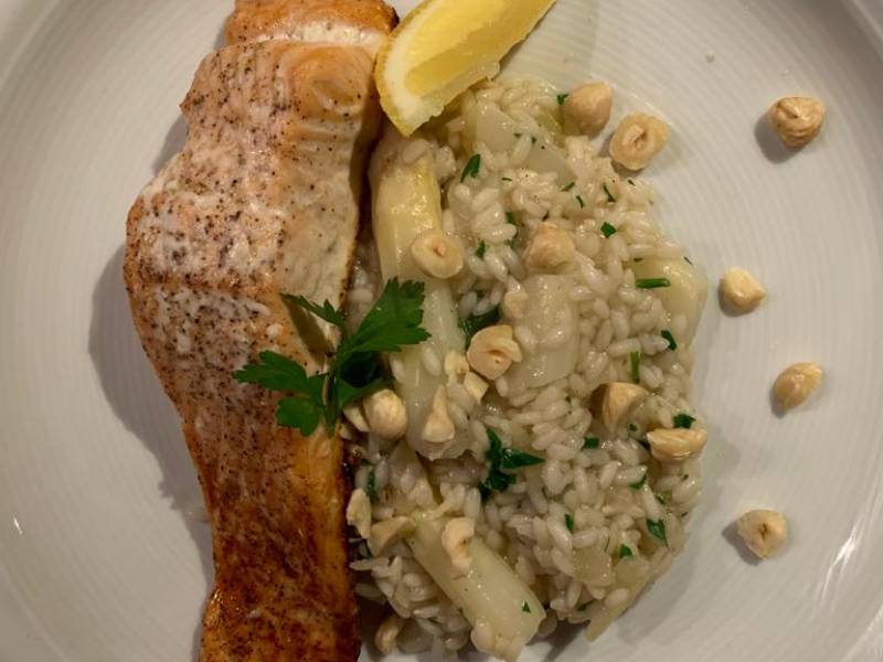 Risotto met witte asperges, citroen en peterselie